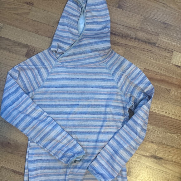 W's Patagonia Striped Sun Shirt Hoodie - Picture 1 of 6